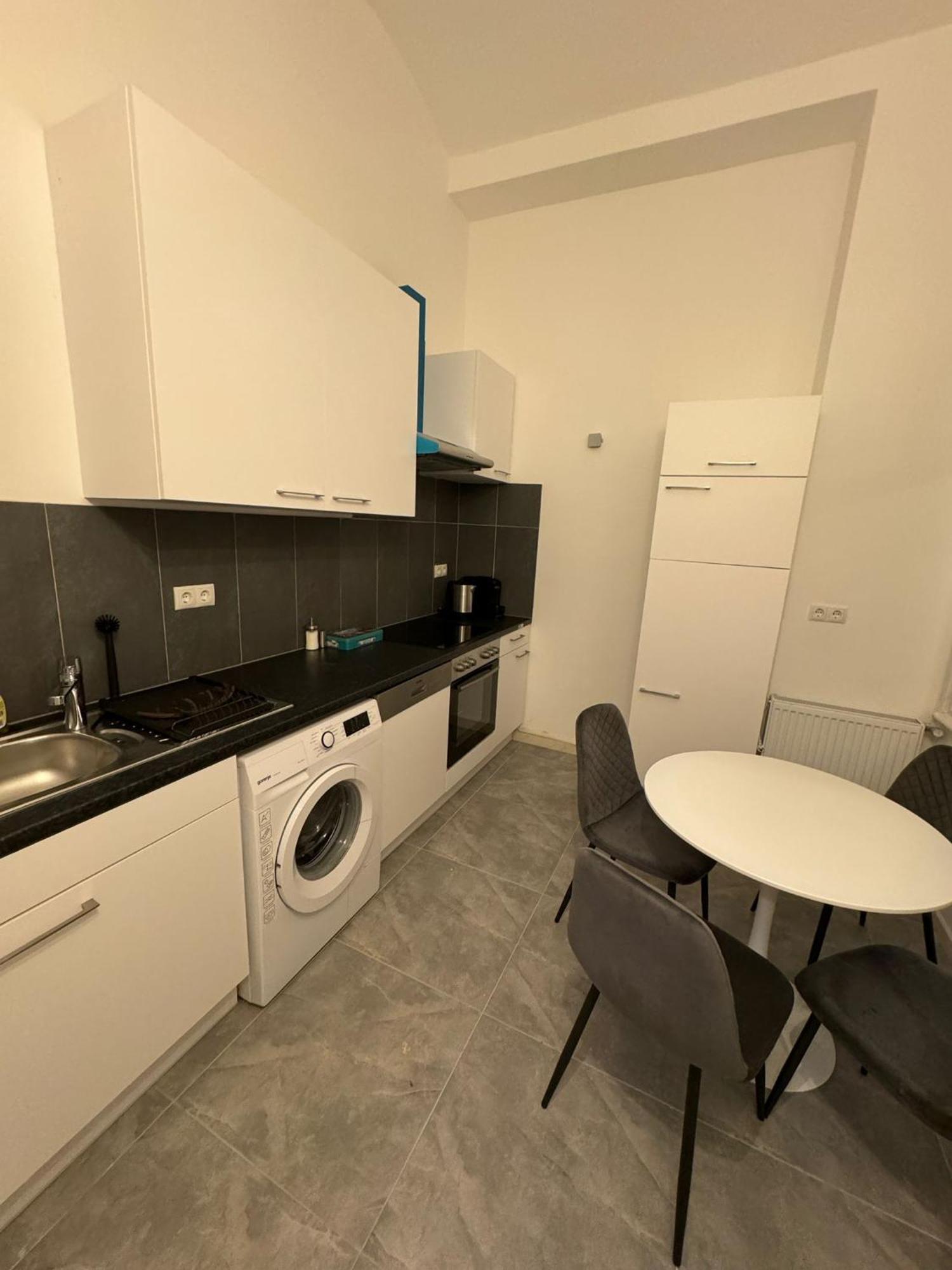 Centrally-Located Authentic Apartment Wien Ngoại thất bức ảnh