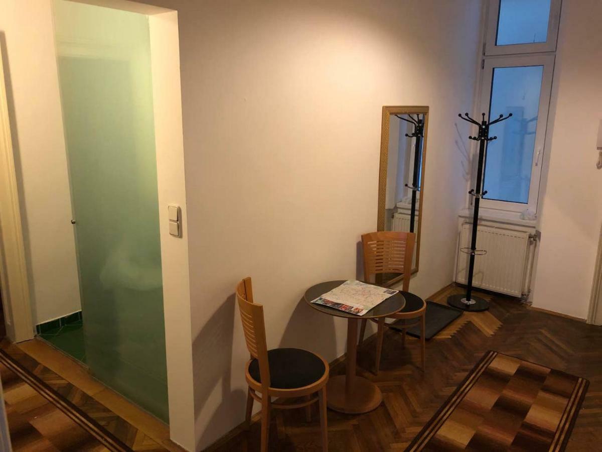 Centrally-Located Authentic Apartment Wien Ngoại thất bức ảnh